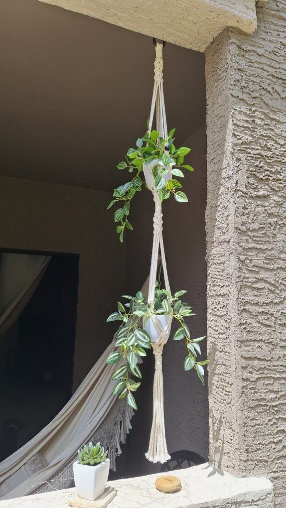 Double Plants Macrame Hanger/ Holder