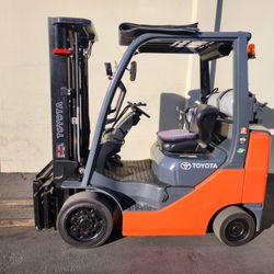 Toyota Forklift 8 Series 5000lb Newer Model Low Hours