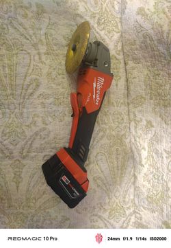 Milwaukee 1/4 in grinder with battery and diamond disc