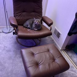 Ekornes Stressless Leather Recliner & Ottoman - Swivel (Mid Century Modern)