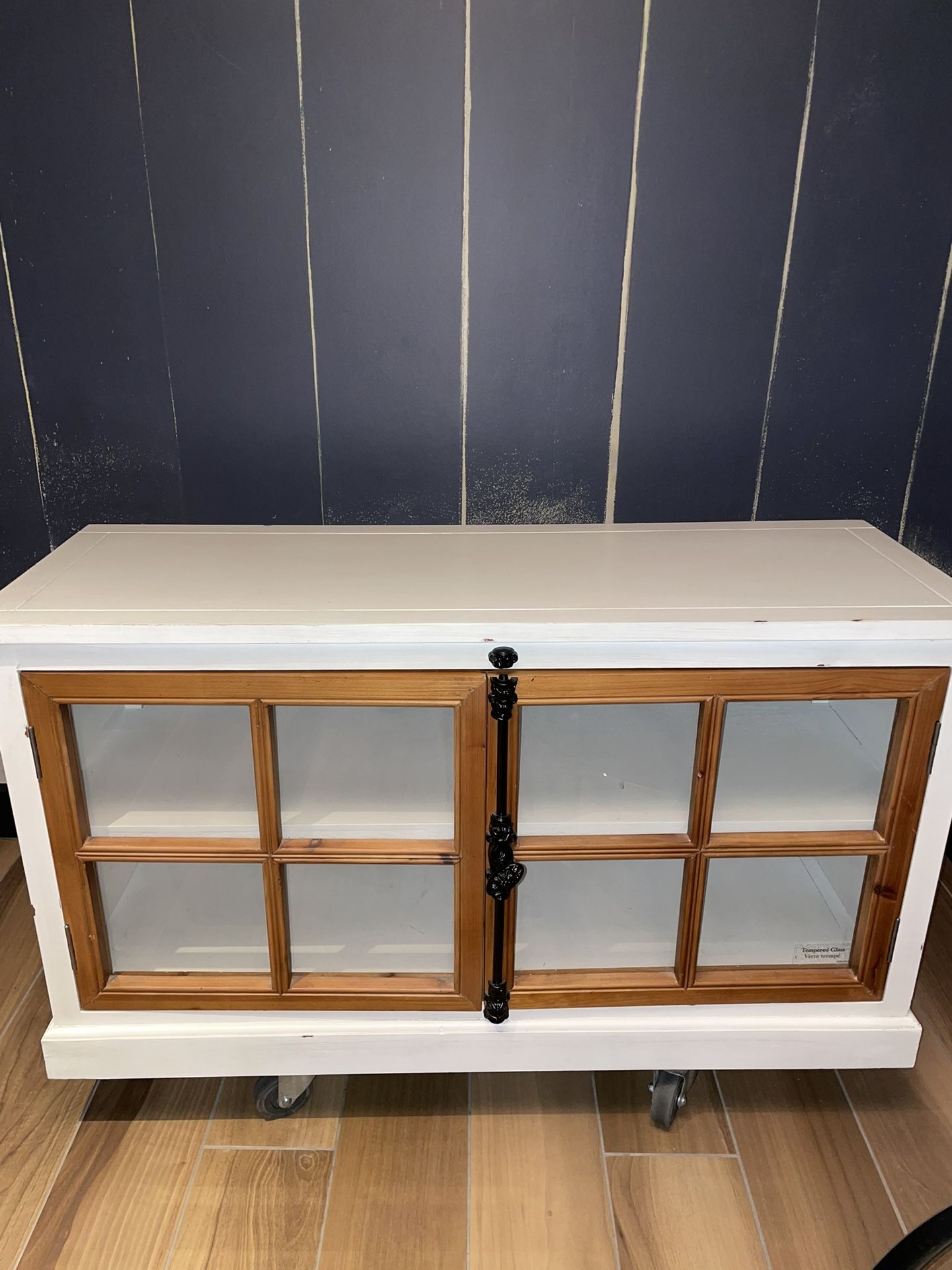 Entertainment center / Tv Stand