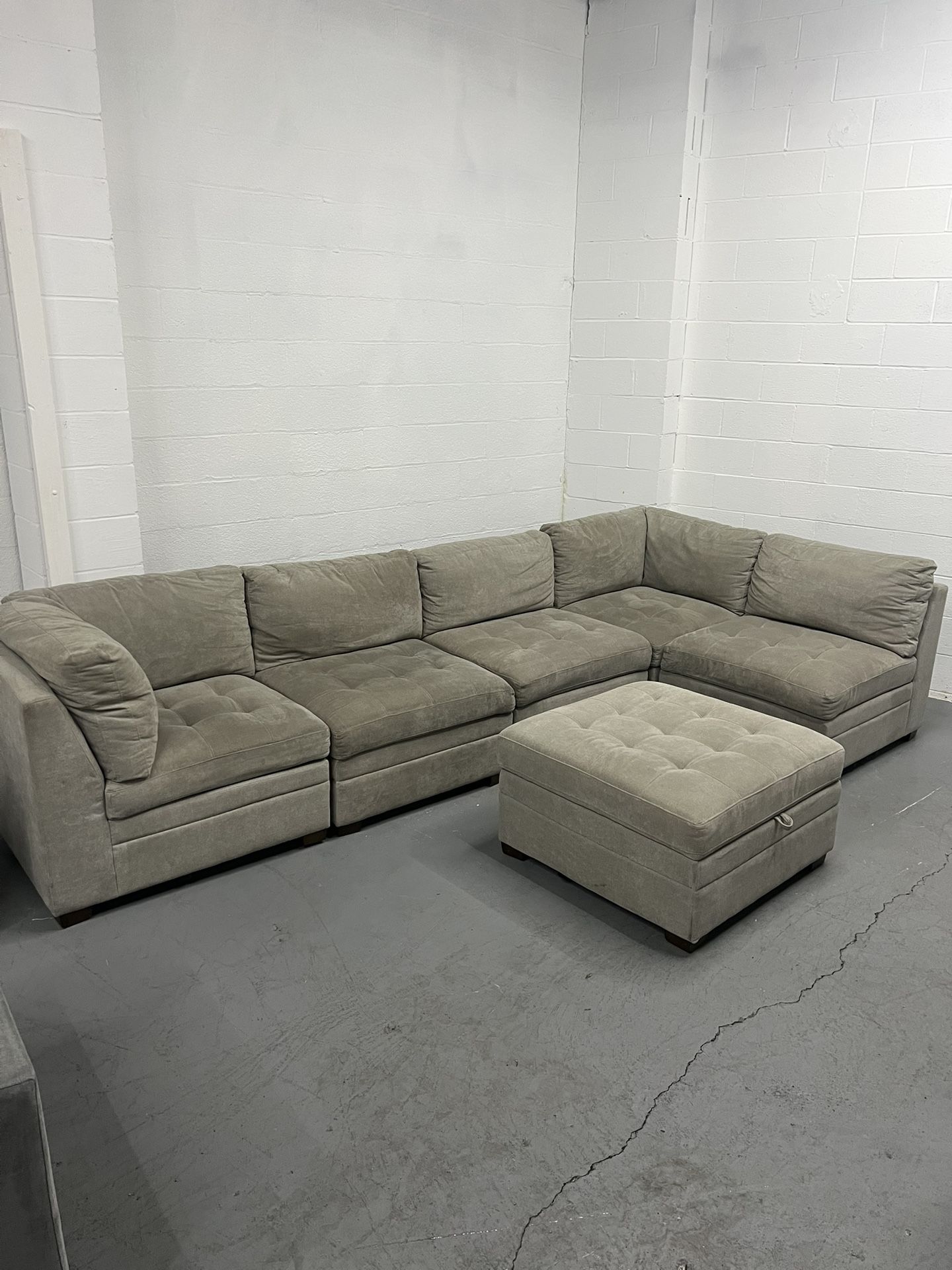 (Free Delivery) Thomasville Tisdale Fabric Sectional Sofa Couch W/ Ottoman