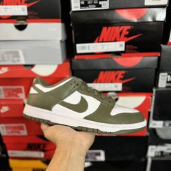 Nike Dunk Low Medium Olive size 11.5W 10M VNDS