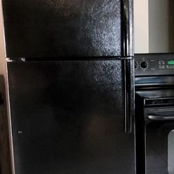 Ge Refrigerator In Very Excellent Conditions 