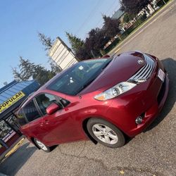 2013 TOYOTA SIENNA LE 