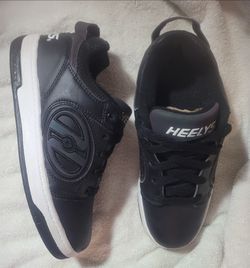 HEELYS Wheeled Sneakers size 5Y
