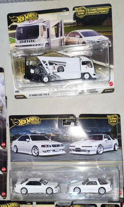 Hot Wheels Premium Team Transport set features a Kousoku Hauler carrying a '07 Honda Civic Type R
