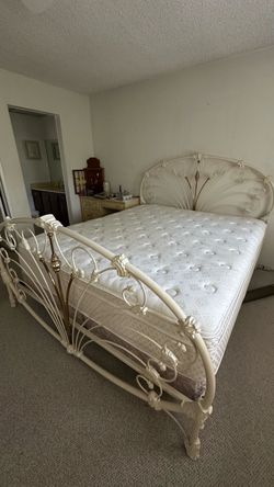 Victorian Style King Size Iron Bed Frame with Mattress
