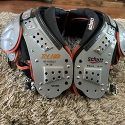 WR/DB Schutt Shoulder pads size small