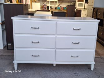 DRESSER