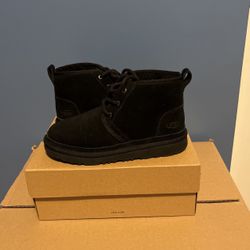 Ugg Nuemel II Size 3