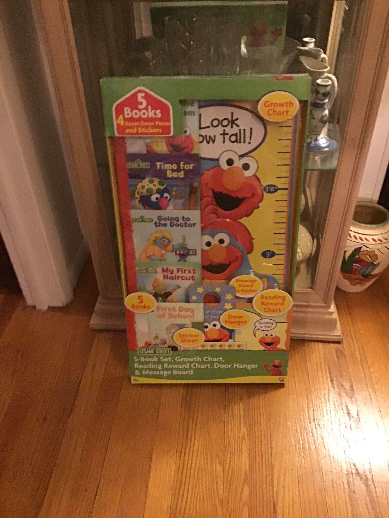 2010 Sesame Street Growth Chart, 5 Books 4 Room Decor Pieces And Stickers (NEW) Very Rare