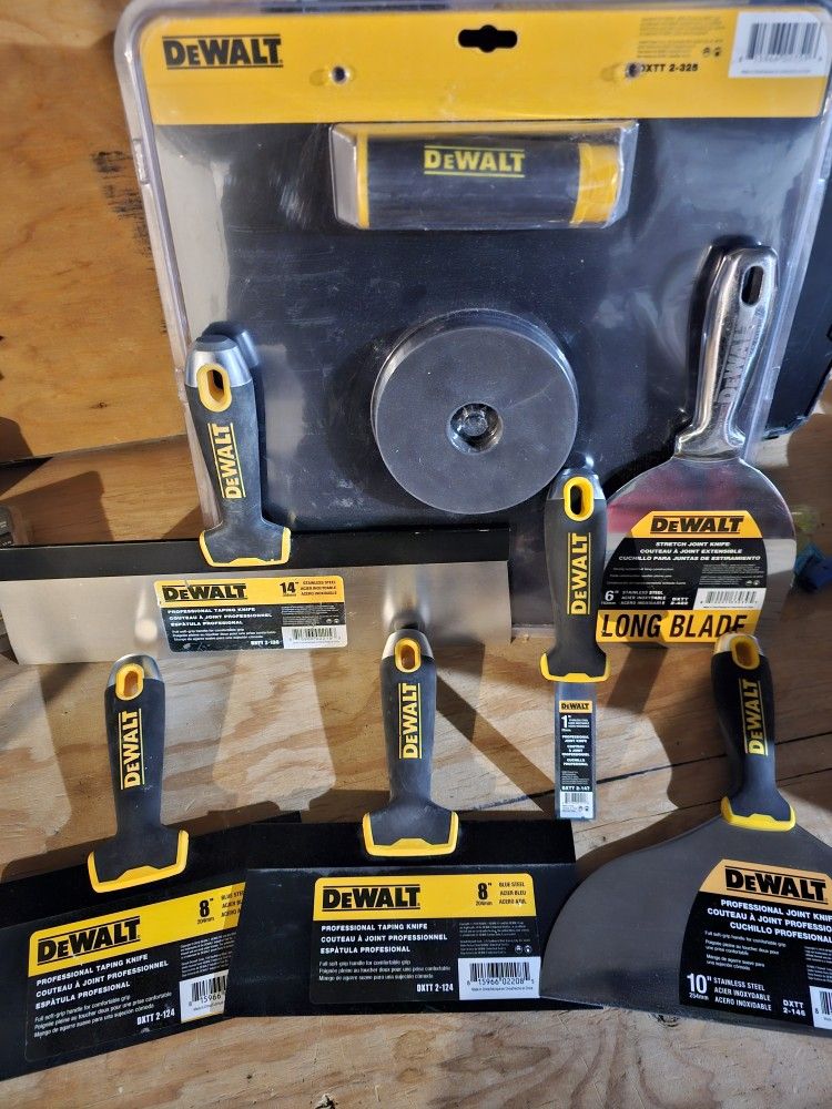 New Dewalt 8 Spackling Blades for Sale in Philadelphia, PA - OfferUp