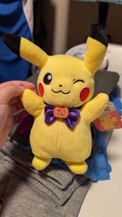 Jazwares Pokemon Halloween Pikachu (spooky Cape) 8-in Plush