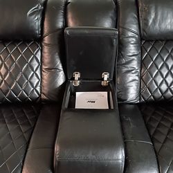 Electronic recliner couch