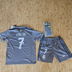 2024 real madrid gray VINI JR #7 kit set kids and adults sizes

Comes with jersey, short and socks 

Kids size:
5/6 years old #22
6/8 years old #24
8/