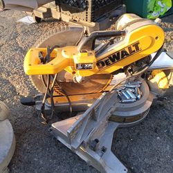 DeWalt   Saw 