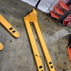 Uline Long/Narrow Fork Pallet Jack