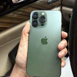 iPhone 13 Pro Max (unlocked read description).