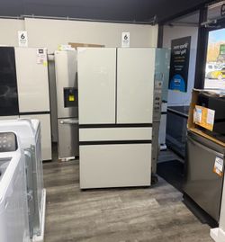 Samsung - Bespoke 23 Cu Ft 4-Door Counter Depth French Door Refrigerator With Beverage Center In White Glass 