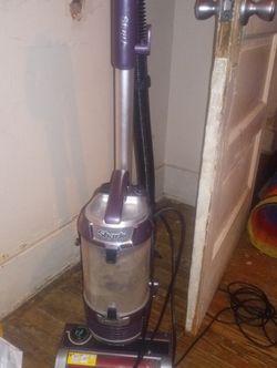 Shark Lift away Vacuum Cleaner 