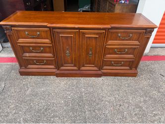 STANLEY 9 DRAWERS DRESSER