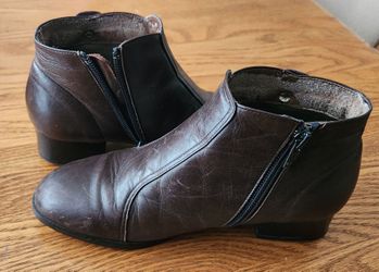 Leather zip-up boots, size 22 (US 5) Wm