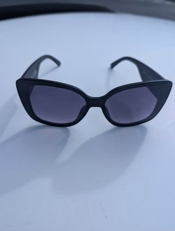Ladies Designer Sun Glasses 20$ Obo
