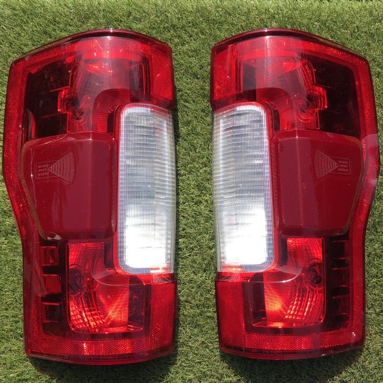 2017 - 2019 Ford F250 Tail Lights 