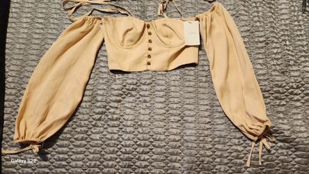 NWT Tularosa SIZE XSMALL Crop Top with Puff Sleeves