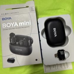 BOYA Wireless Lavalier Mic for iPhone Lightning 2 TX + 1 Rx