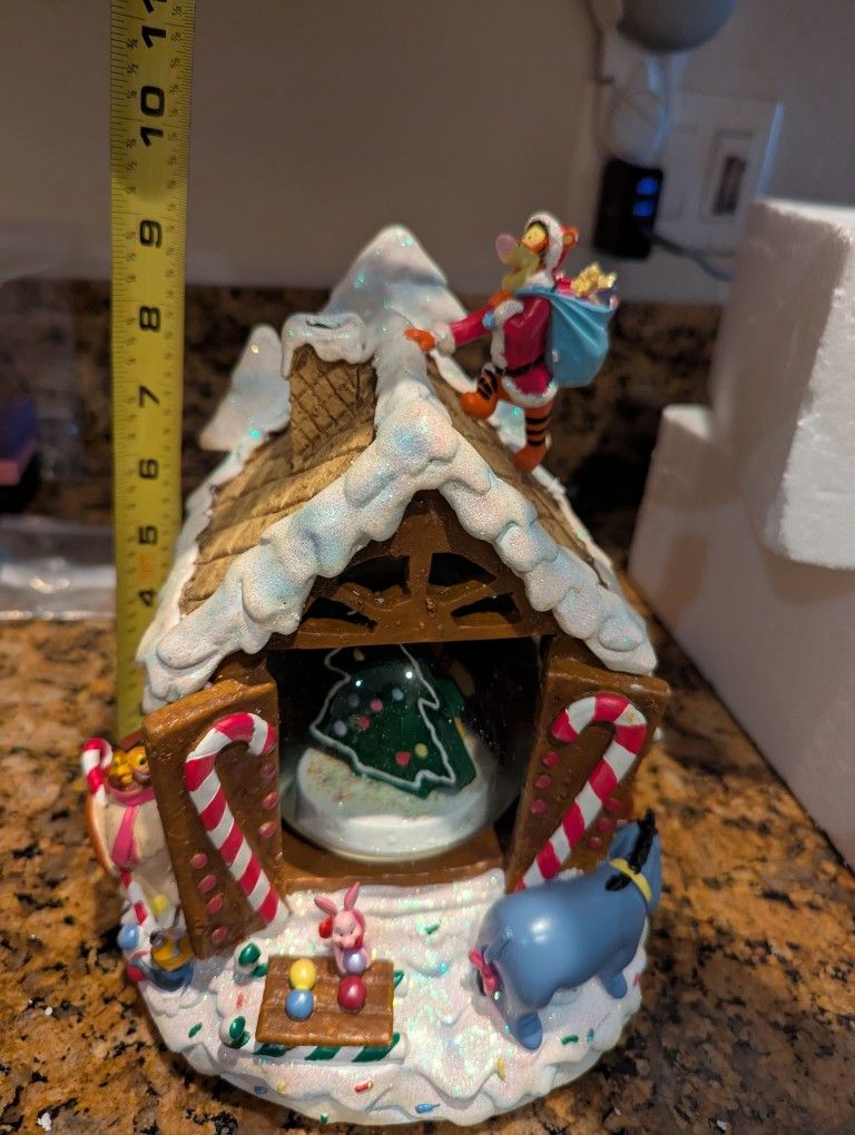 Winnie The Pooh Christmas Snow Globe 