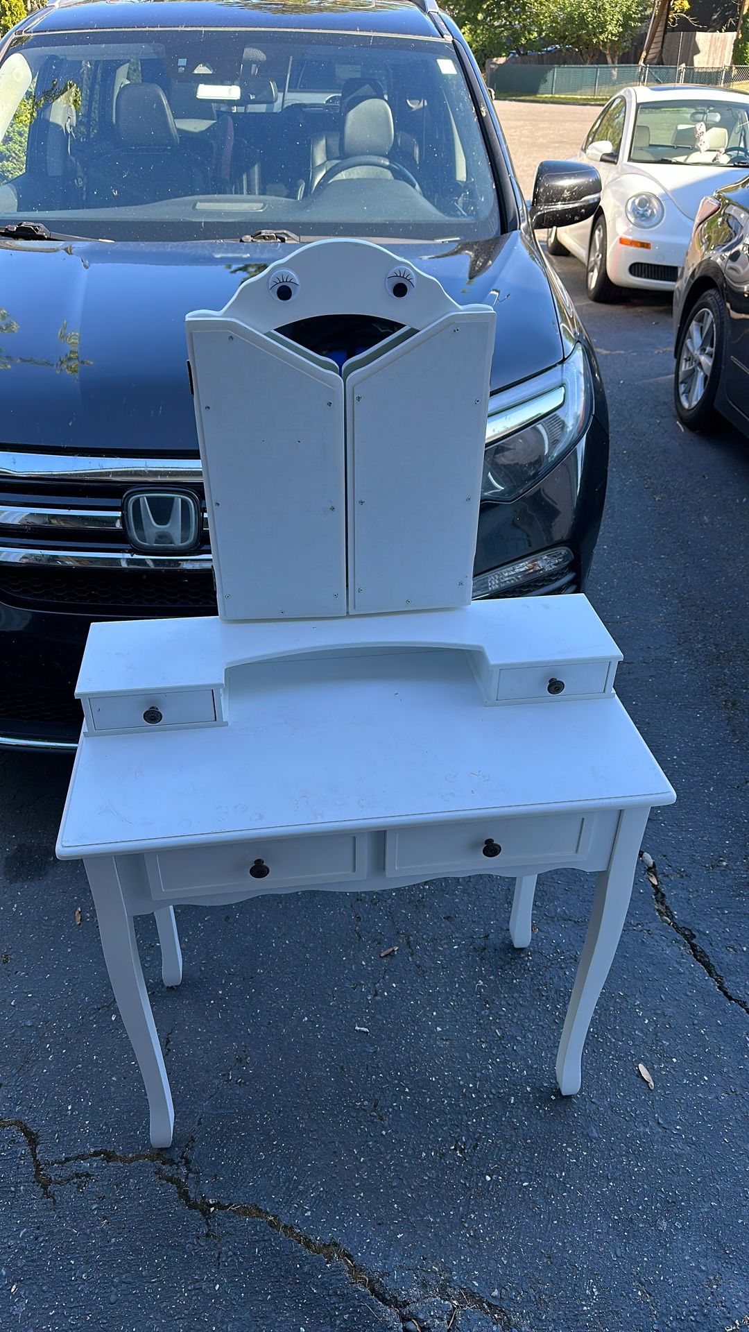 Vanity Desk - free!