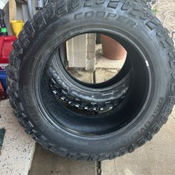 Tires Discoverer 37x13.50 R 22 For Sale 