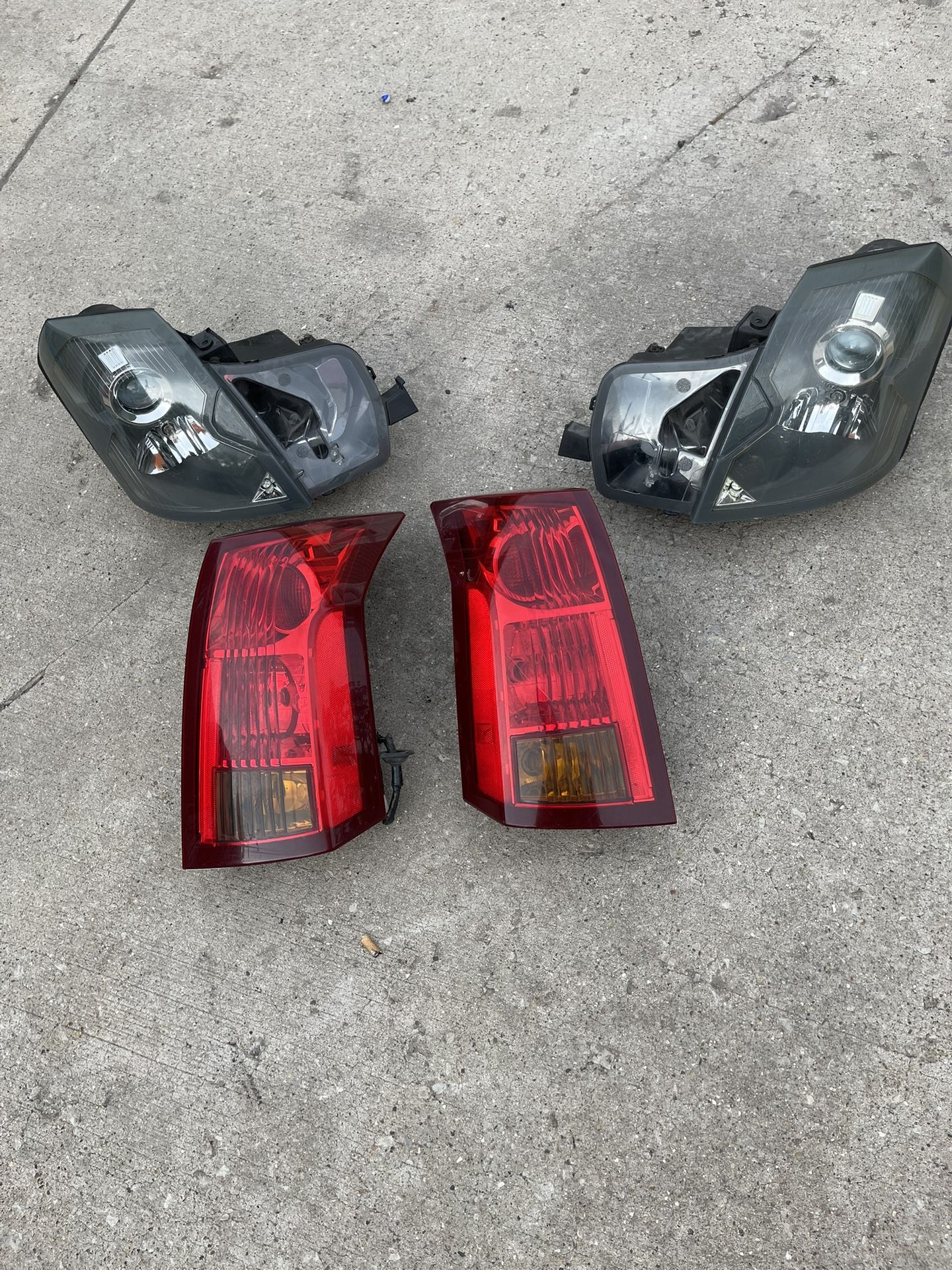 03 To 06 Cadillac Cts Head Lights Tail Lights And Pearl White License Plate Holder And Third Light