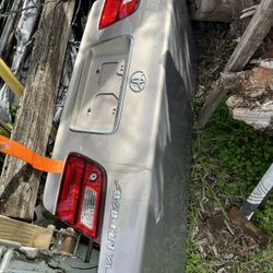 1(contact info removed) Avalon Xl Trunk