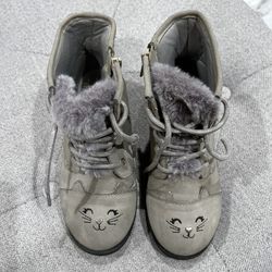 Girls Gray Boots Size 12. 
