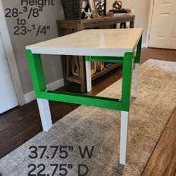 Adjustable desk