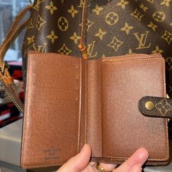Louis Vuitton Kiss Lock Wallet 