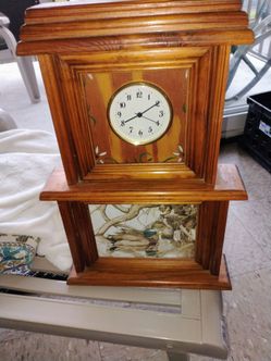 Wooden table top clock pickup only cash