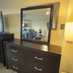 Espresso Dark Brown Dresser with Mirror – Great Condition H36” x W 58”x D 16” Delivery available!