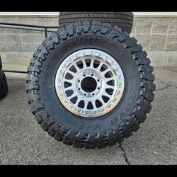 17" KM445 BEADLOCK w/ 35" Toyo MT Open Country