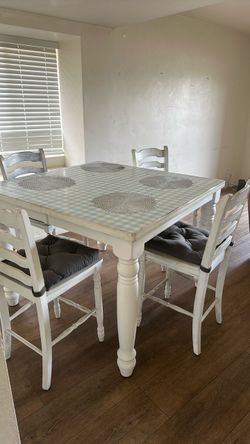 Dining room table