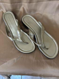 Hillard & Hanson Gold Flip Flops *SALE*. 