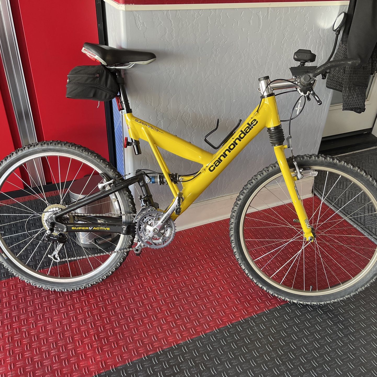 Cannondale Super V 900 Vintage Mountain Bike for Sale in Visalia