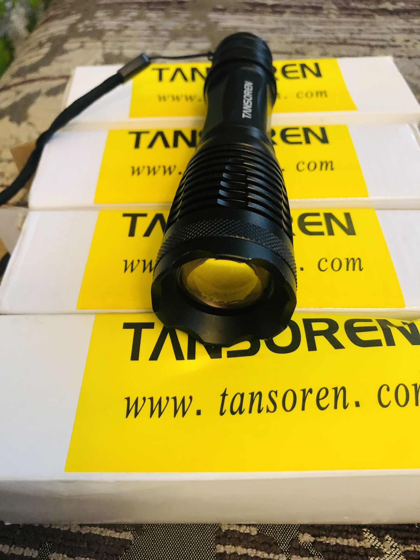 TANSOREN® 900 Lumens Ultra Bright LED Handheld Flashlight Zoomable Tactical Waterproof Black