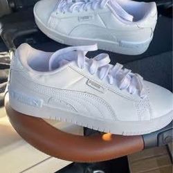 brand new girls size 5 pumas