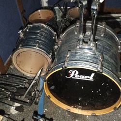 Pearl Drum Set