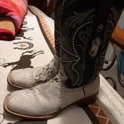 Men’s cowhide boots size 10