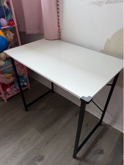 Desk table